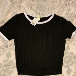 Black/white crop top